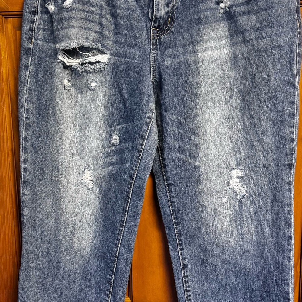 Casual Distressed Boyfriend Jeans in Blue